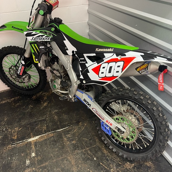 Kawasaki kx250f. It needs new bottom end crankcase and crankshaft - Picture 7 of 7